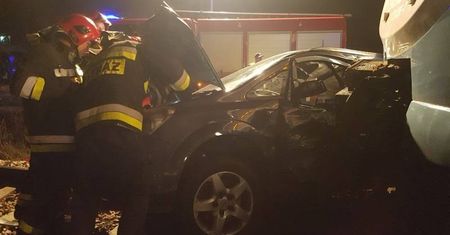 Łuków: Nie zatrzymał się przed przejazdem, uderzył w niego pociąg