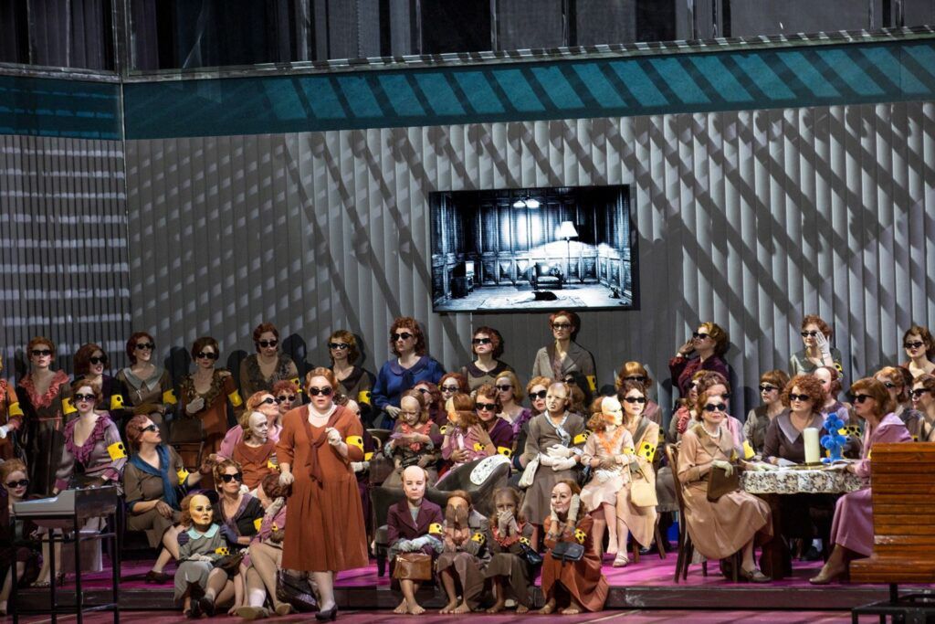 „Makbet” w Salzburgu. Scena zbiorowa © SF/Matthias Horn