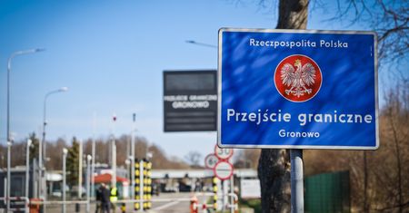 Turyści podchodzą pod granicę z Rosją. Nie mają pojęcia, co im grozi