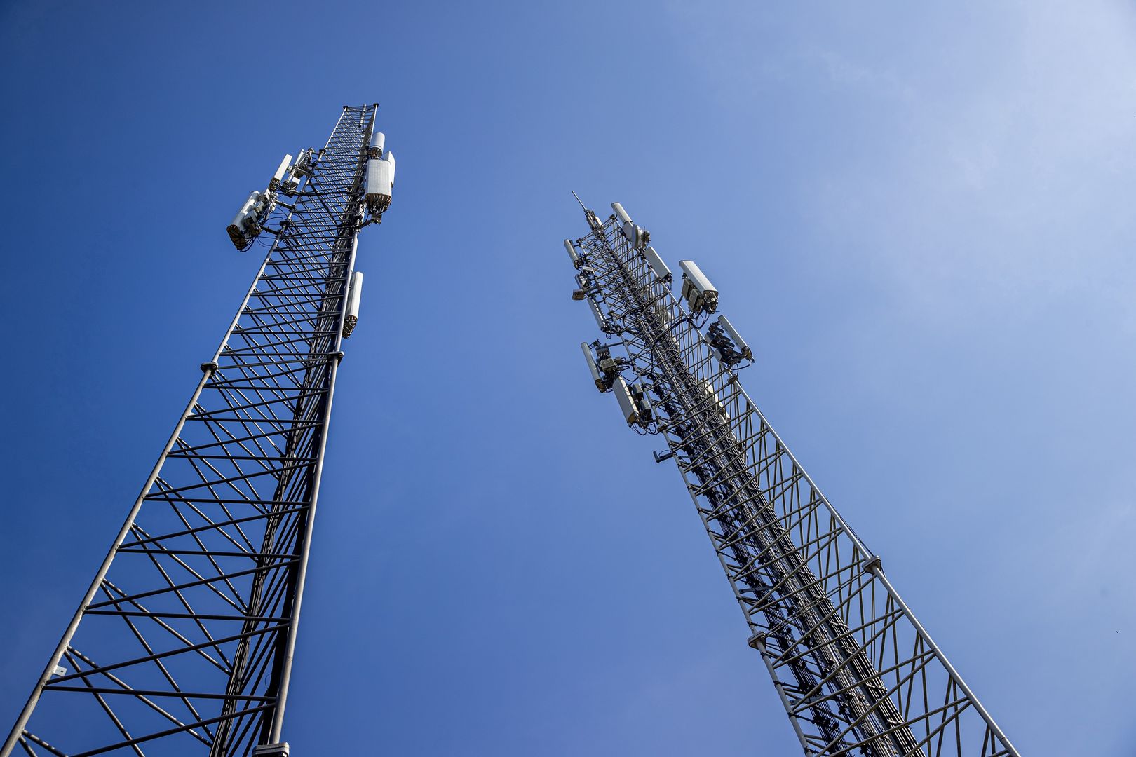 Nadajniki 5G budzą niepokoje. Ekspert tłumaczy, że niepotrzebnie