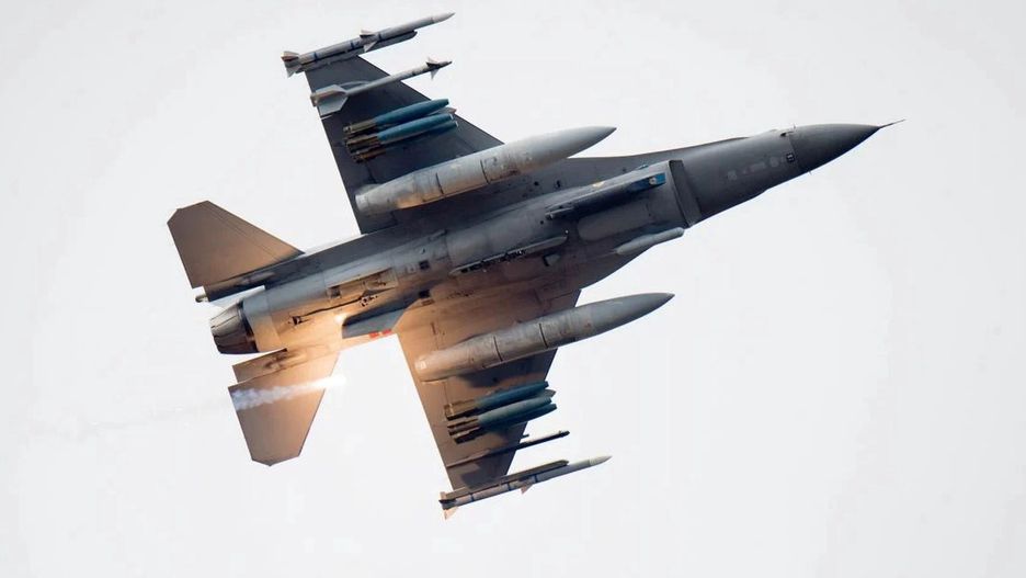 Ukraiński pilot o F-16