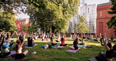 Joga i pilates w Parku – Stary Browar i Xtreme Fitness zapraszają na darmowe treningi