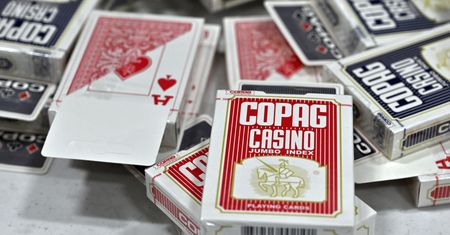 Niezwykła talia kart. "Dlaczego król ma być więcej wart niż królowa?"