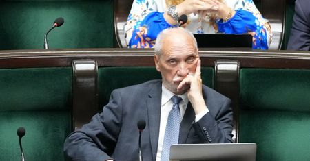 Śledczy zajmą się Macierewiczem. "Ogromna skala oszustw"