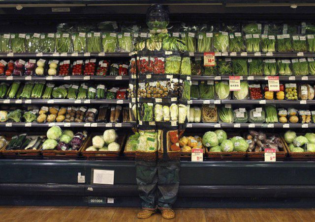 Liu Bolin - niewidzialny Chińczyk 11