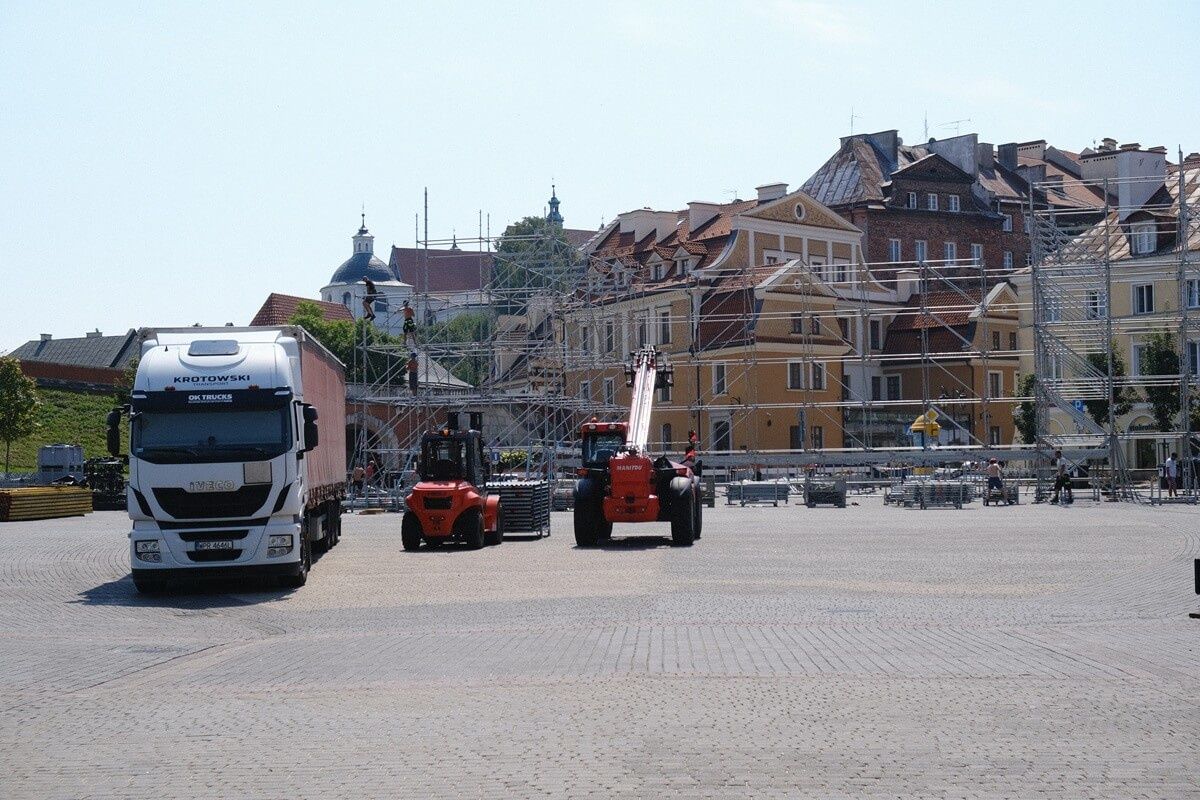 Wielka scena rośnie pod Zamkiem. Lublin szykuje się na sobotni koncert Lato z Radiem i TVP 2026