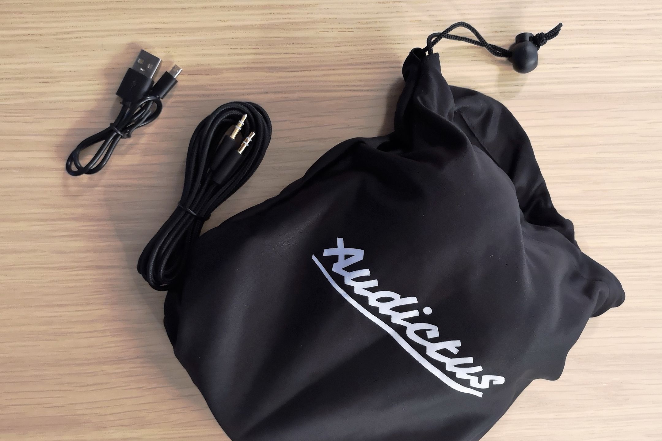 Audictus Winner – szybki test tanich słuchawek Bluetooth z niezłym akumulatorem 4