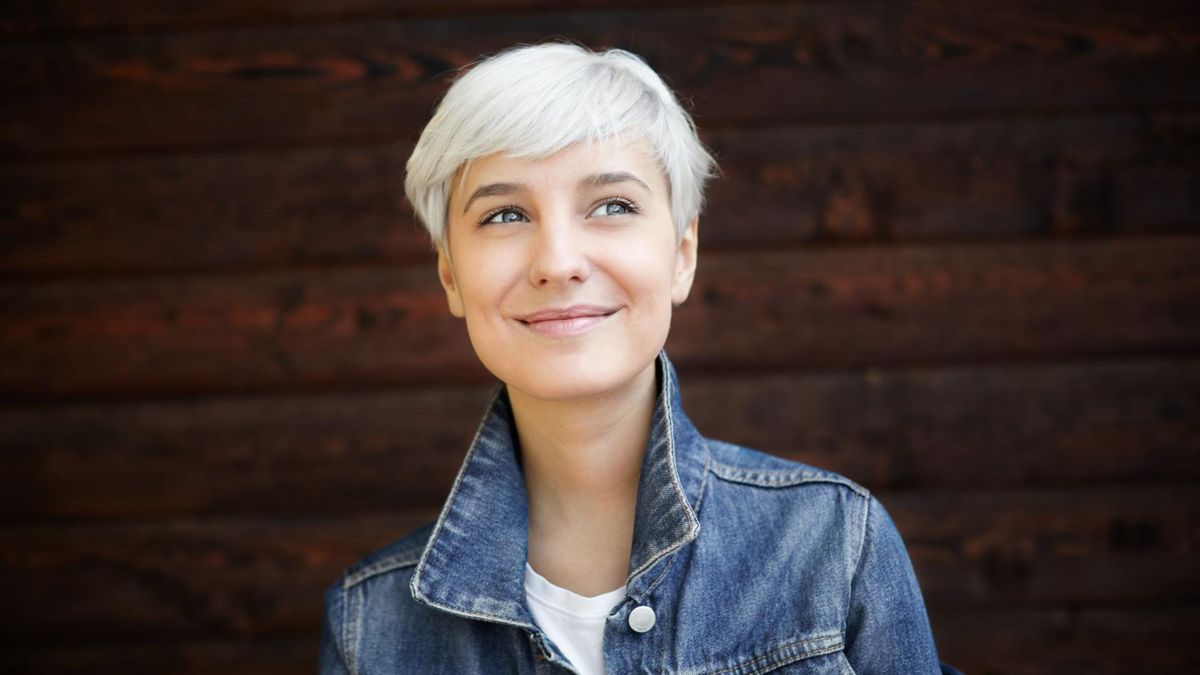 Modną, krótką fryzurę należy dopasować do typu urody