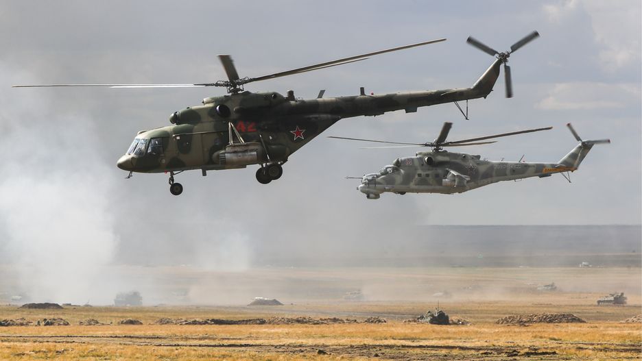 Śmigłowce Mi-8 i Mi-24 podczas ćwiczeń w Rosji