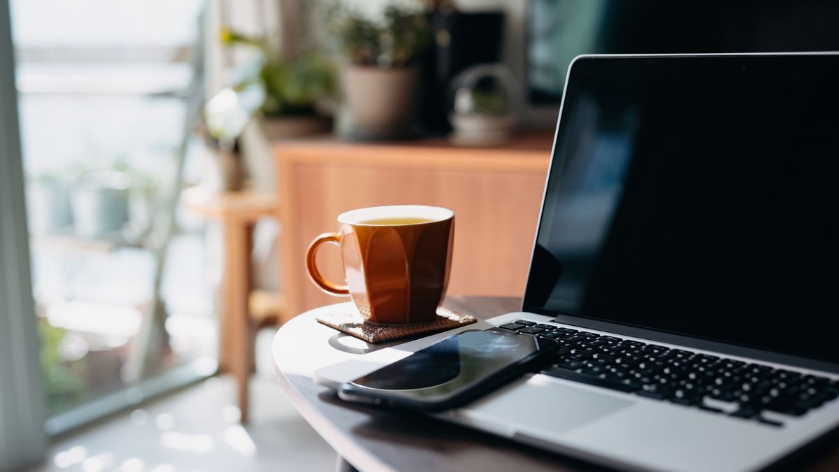 Praca w domu naturalnie wiąże się z tym, że pracownik będzie musiał korzystać z domowej energii elektrycznej.