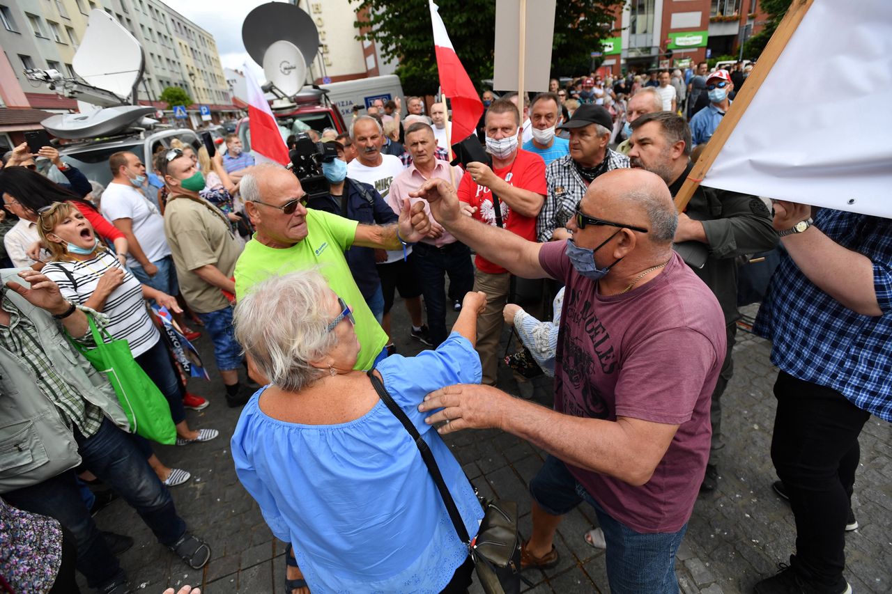 Wybory 2020. Incydent na wiecu Andrzeja Dudy, interweniowała policja. "Wolna Polska, nie PiS-owska"