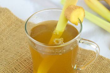 Zamiast do curry, wsyp do szklanki. Pomaga obniżyć cholesterol i wspiera trawienie