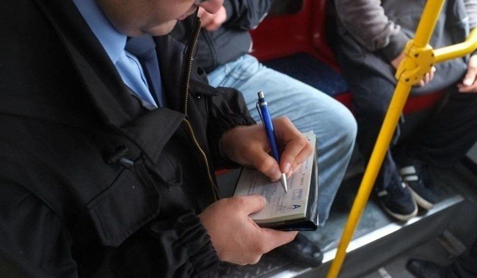 Podróże komunikacją miejską między miastami aglomeracji łódzkiej mogą być stresujące i kosztowne...