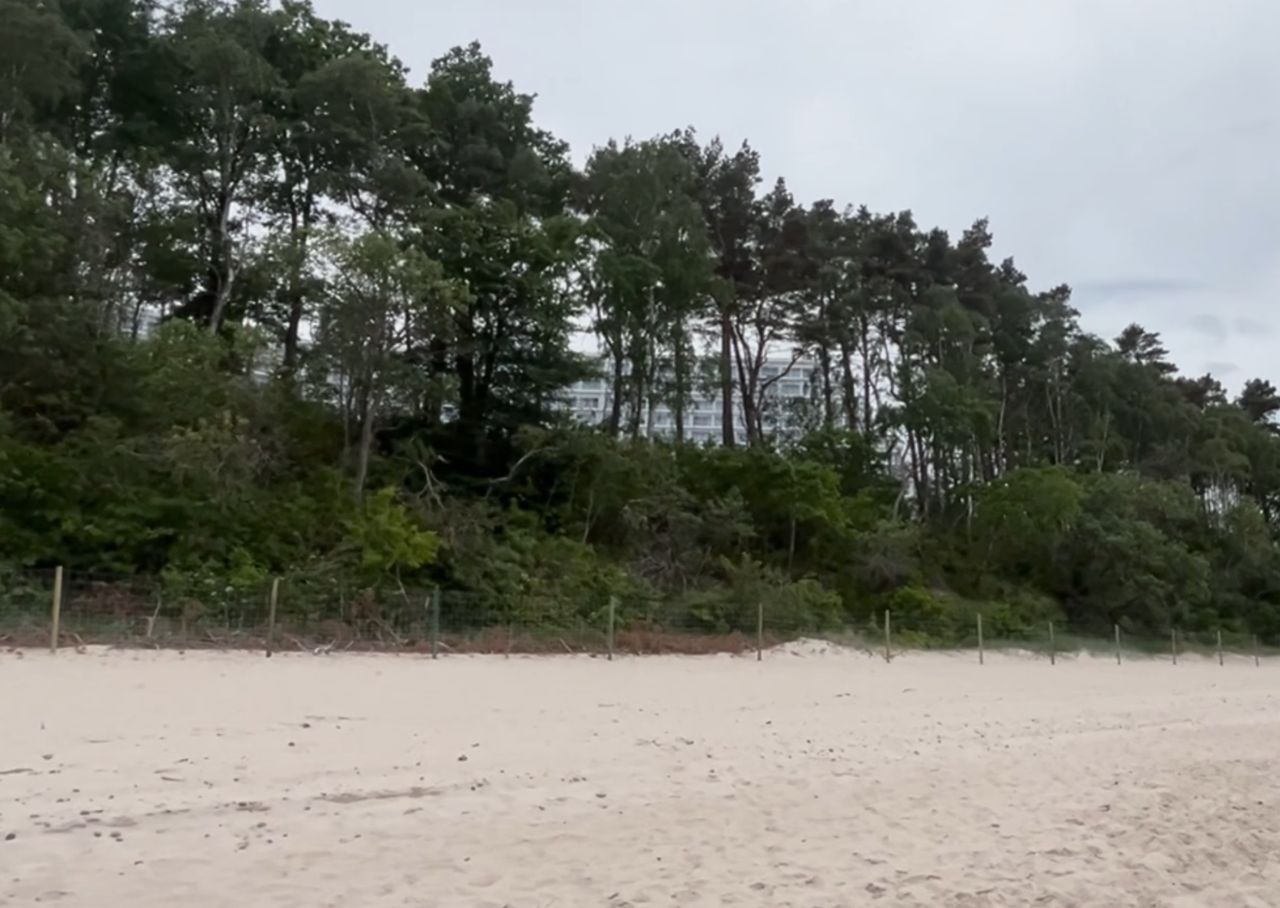 Wideo z Pobierowa. Tak wygląda plaża przy nowym Gołębiewskim