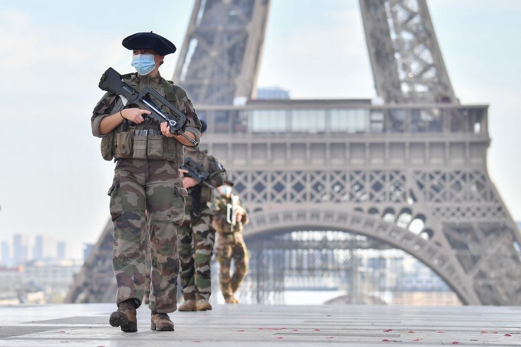 Francja. Żołnierze ostrzegają przed wojną. "Dajecie ustępstwa islamizmowi"