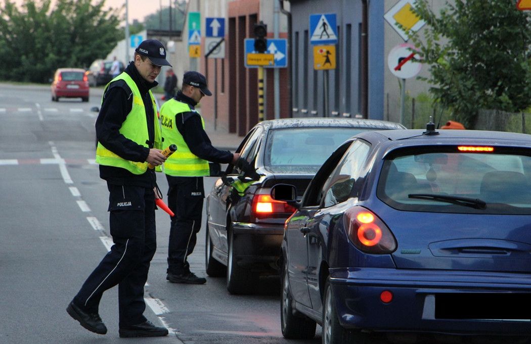 Policjanci będą inaczej zwracać się do kontrolowanych kierowców. Mają zachować dystans