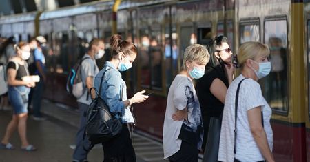 Luzowanie obostrzeń. Rząd wprowadza nowe zasady dot. transportu publicznego
