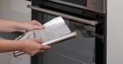 Prosty błąd w kuchni. Źle używana folia aluminiowa nie działa, jak powinna