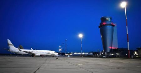 Pyrzowice: Dowcip niskich lotów, mandat i nici z lotu do Wielkiej Brytanii