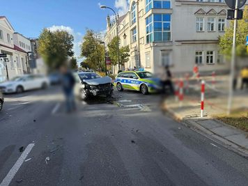 Zderzenie na skrzyżowaniu Misjonarskiej i Kolegialnej. Uszkodzone cztery pojazdy