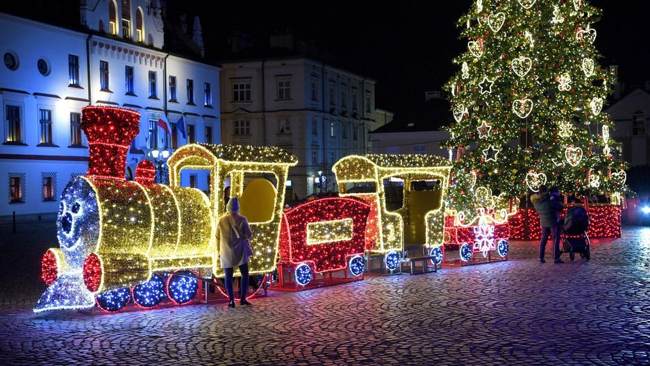 Boże Narodzenie. Mateusz Morawiecki zaapelował do Polaków. Na zdjęciu: tegoroczna bożonarodzeniowa iluminacja w Rzeszowie