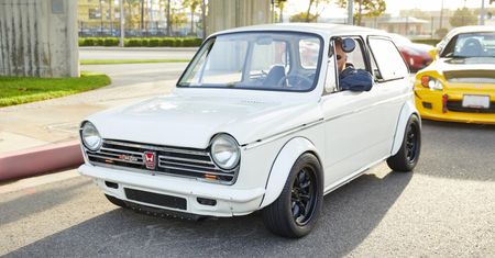 Wspaniała Honda N600 z wysokoobrotowym silnikiem z motocykla