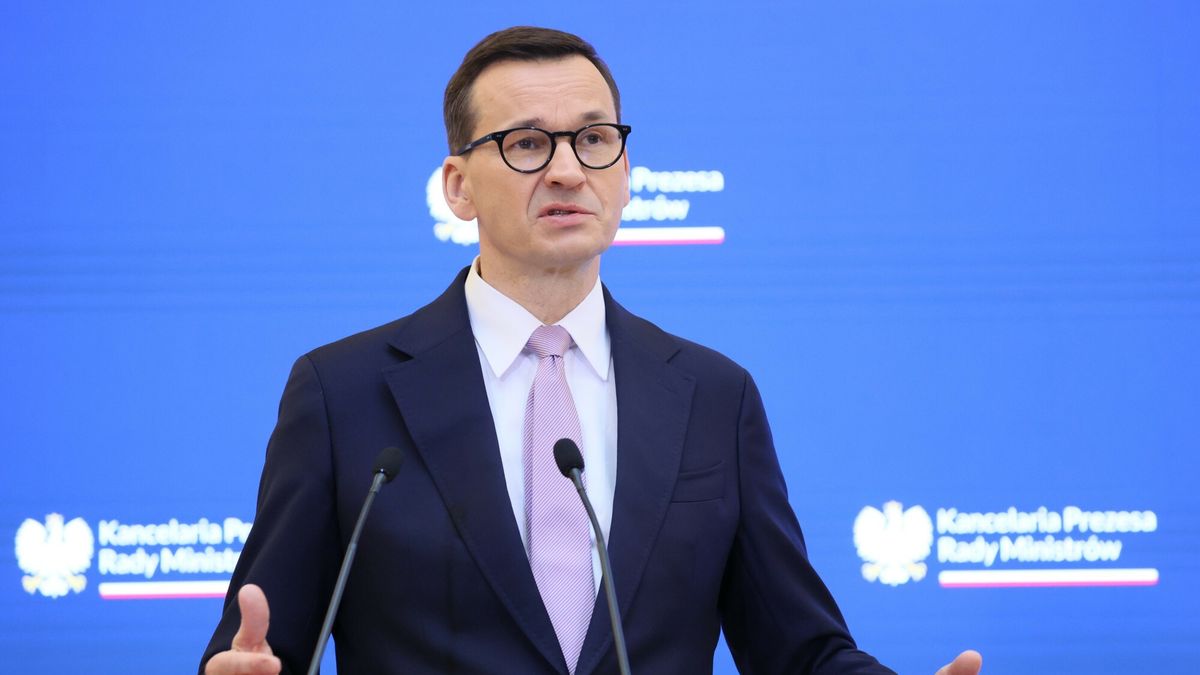 Konferencja premiera Morawieckiego i minister Mal?g
Fot. Wojciech Olkusnik/East News, Warszawa, 04.04.2023. KPRM. Konferencja prasowa premiera Mateusza Morawieckiego (n/z) i kierownictwa ministerstwa rodziny i polityki spolecznej po posiedzeniu rzadu.
Wojciech Olkusnik