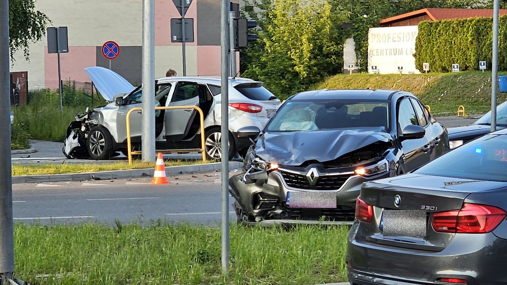 Dwa samochody osobowe zderzyły się w centrum Kielc 