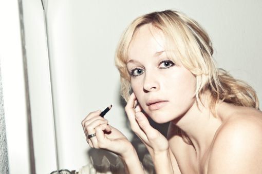 Czy kobiety lubią nakładać makijaż?