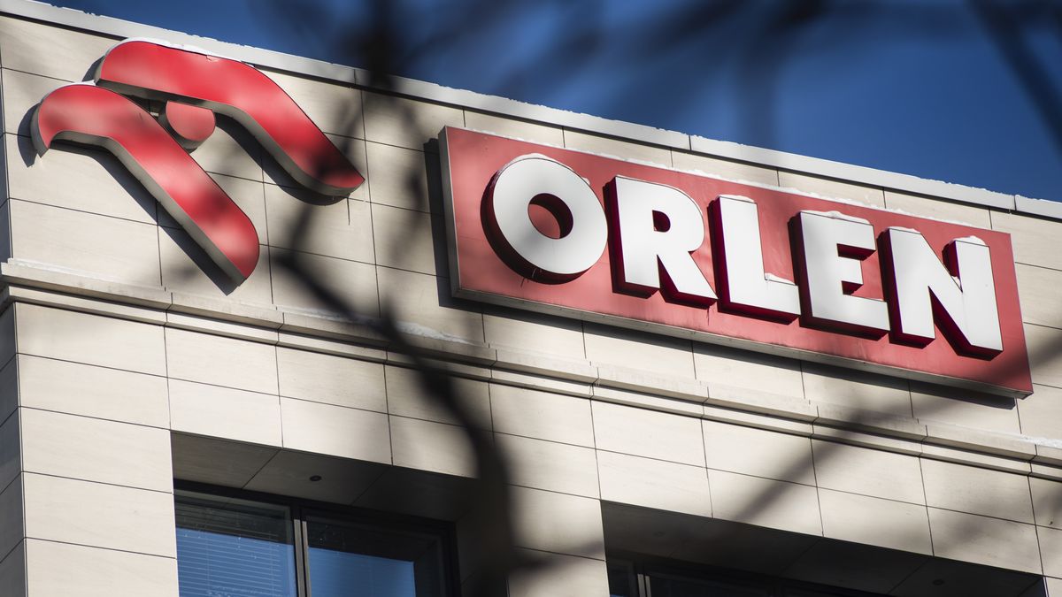 WARSAW, MAZOWIECKIE, POLAND - 2022/12/19: The logo of the Polish Oil Company ORLEN is seen on a building. (Photo by Attila Husejnow/SOPA Images/LightRocket via Getty Images)