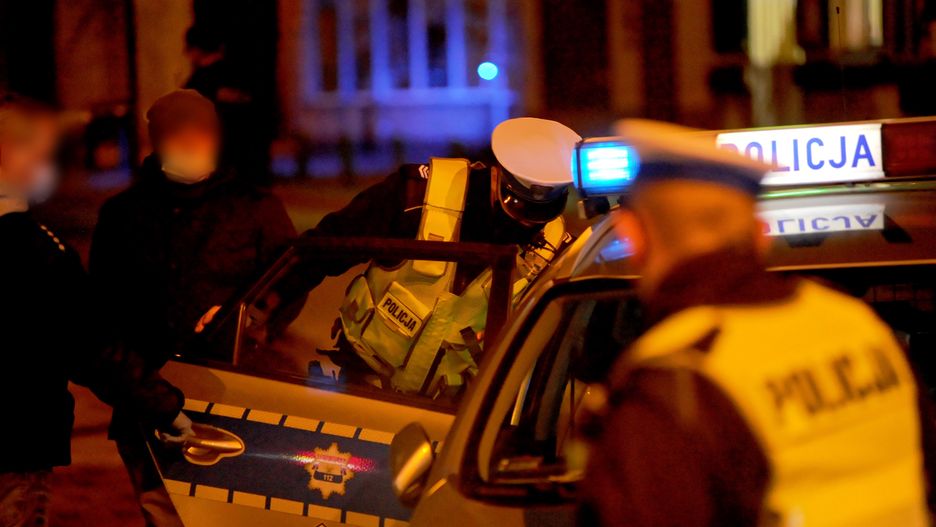akcja policji
Teodor Szary
broni, bro�, kierowca, pijany, policja, policyjny, strza�y, zatrzymanie