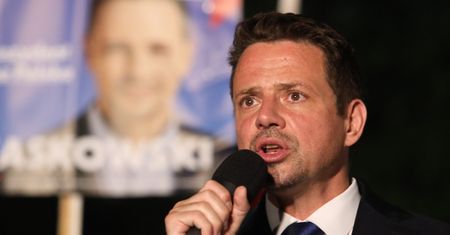 Wybory 2020. Dziennikarz pyta o wyciek ścieków. Nietypowa reakcja Rafała Trzaskowskiego