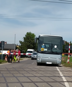 Autokar z dziećmi omija rogatki. Sprawą zajmie się policja