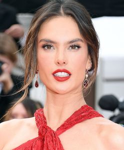 Alessandra Ambrosio na plaży. Jej zgrabne ciało przykuwa uwagę