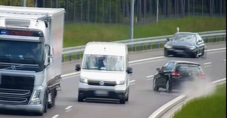 Jechała ekspresówką pod prąd, o mało nie doprowadziła do groźnego wypadku. Wszystko nagrała kamera