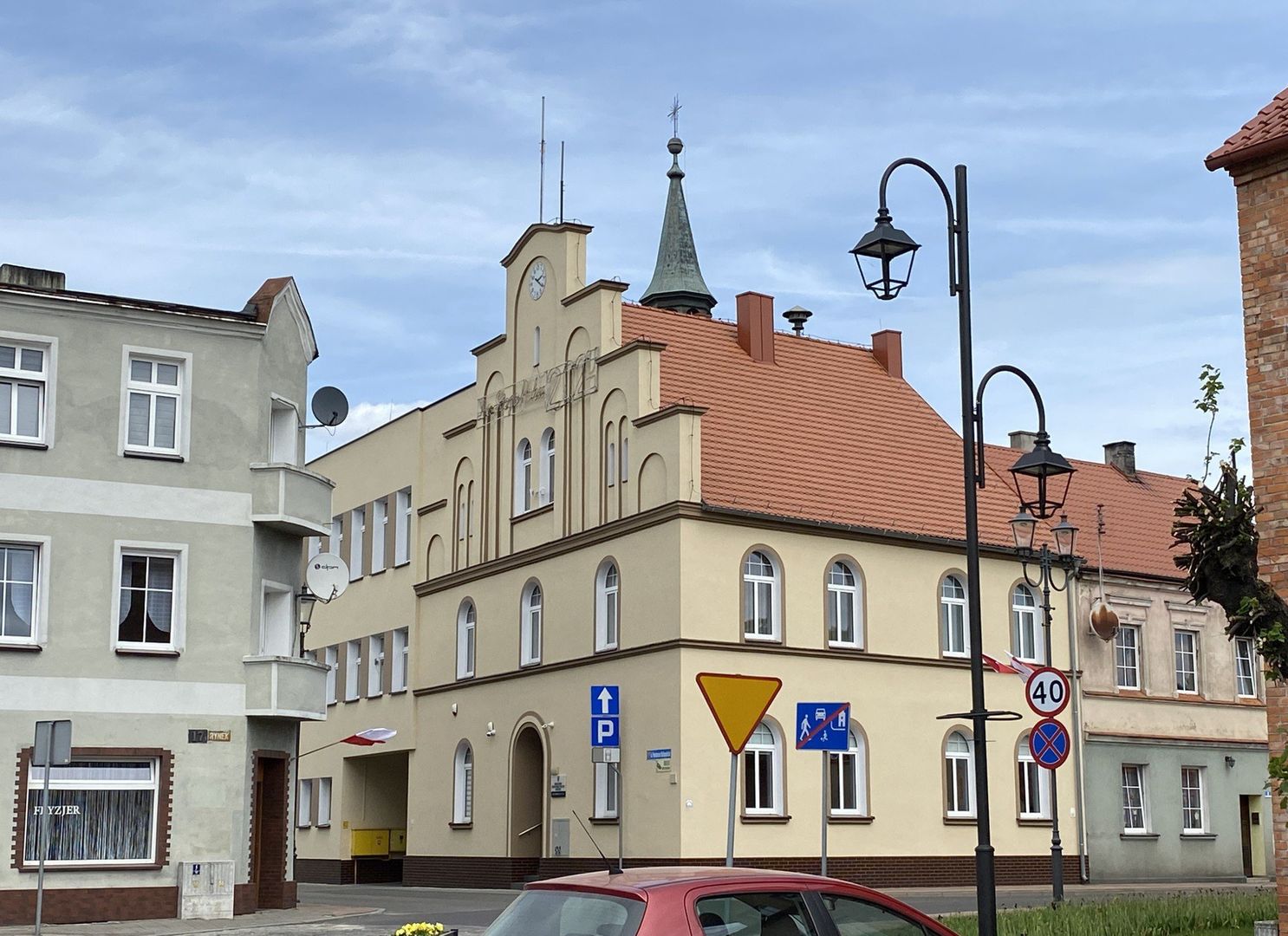 Dla mieszkańców Leszna i okolic, przyklejona do jeziora Łoniewskiego Osieczna, od lat jest jednym z ulubionych miejsc wakacyjnych wypadów. W niedużym miasteczku tkwi potencjał, który przyciąga także ludzi z odległych części Polski