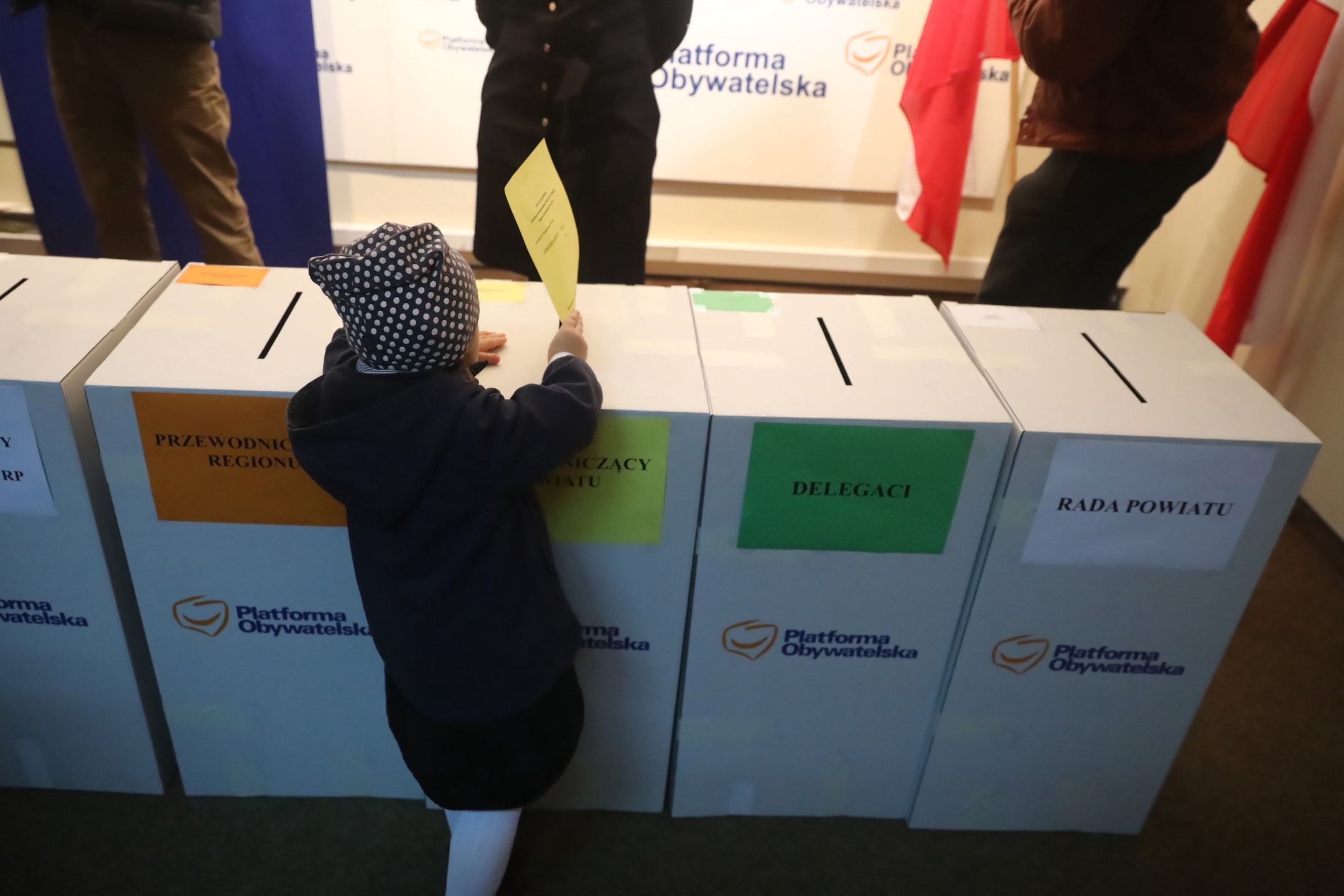Warszawa, 23.10.2021. Wybory przewodniczącego partii, przewodniczących regionów oraz struktur powiatowych Platformy Obywatelskiej RP, 23 bm. w Warszawie. Członkowie PO mogą oddać głos w 240 komisjach wyborczych w całej Polsce. (mr) PAP/Tomasz Gzell