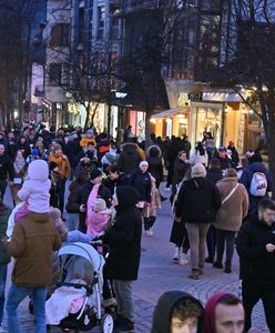 Gigantyczne kolejki do restauracji. Zakopane oblężone przez turystów