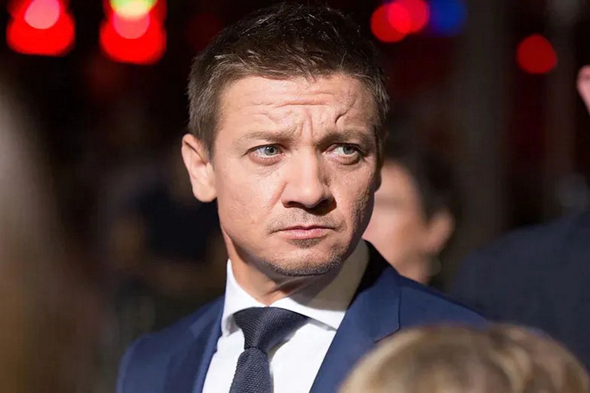 Jeremy Renner in a new photo.  He spent his birthday in the hospital – O2