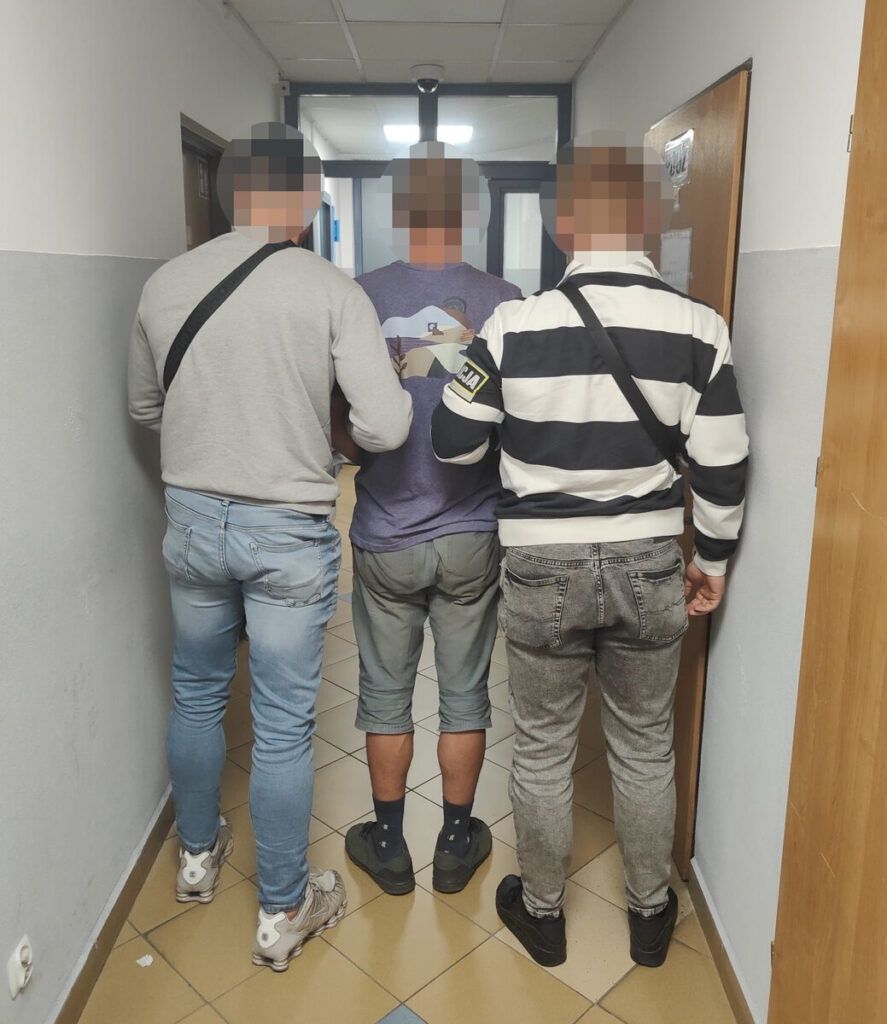 Kusza, kamienie i nóż – 38-latek zaatakował znajomego w Warszawie