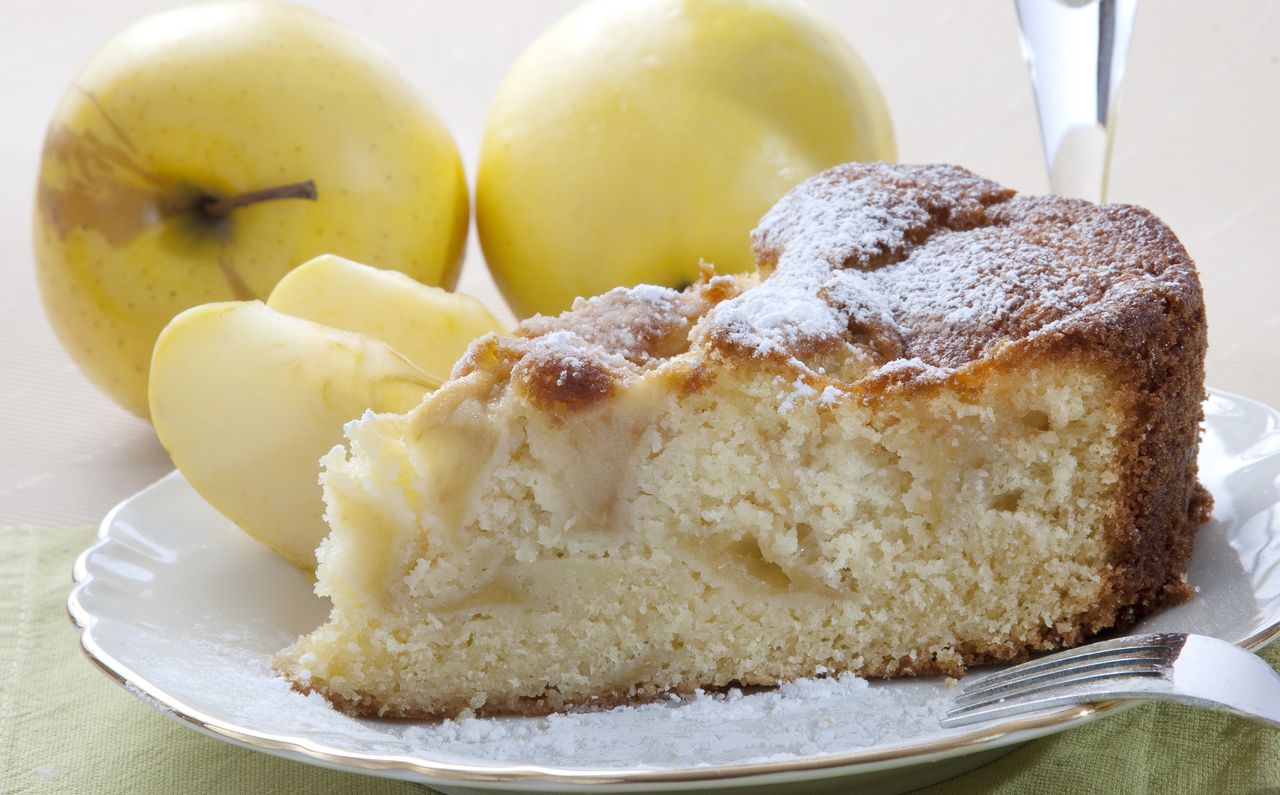 Biszkopt, szarlotka czy babka? Najsmaczniejsze ciasta z jabłkami