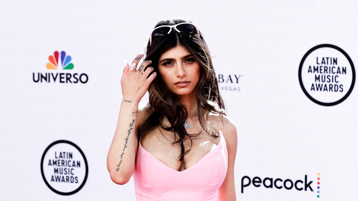 LAS VEGAS, NEVADA - APRIL 21: Mia Khalifa arrives at the 2022 Latin American Music Awards at Michelob ULTRA Arena on April 21, 2022 in Las Vegas, Nevada. (Photo by Greg Doherty/Getty Images)