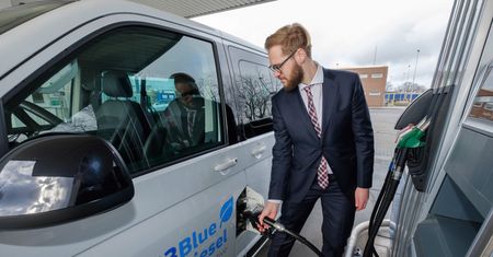 Volkswagen testuje nowe paliwo. Jego składnikiem jest stary olej