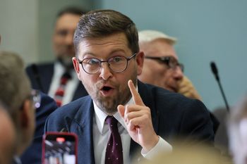 Obrońca Ziobry grzmiał na komisji. Mówił o "hucpie politycznej"