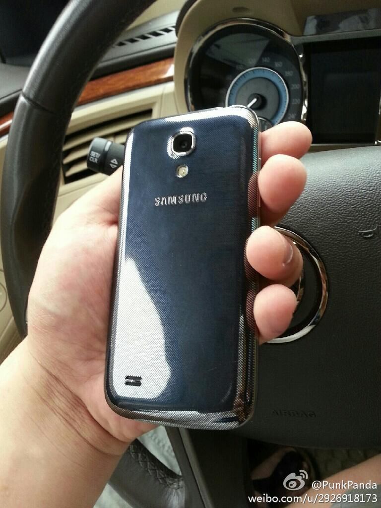 Galaxy S4 mini (fot. weibo.com)