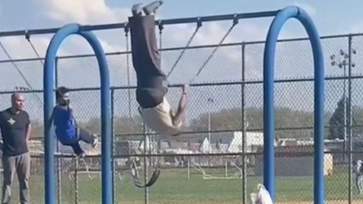 Staruszek na huśtawce