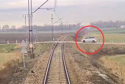 Jechał wprost pod pociąg. Nagranie z kabiny maszynisty