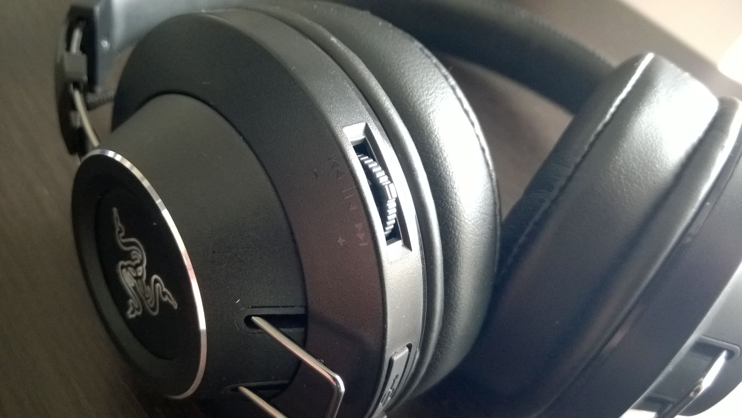 Razer Adaro Wireless – wygoda, mobilność i jakość, które uzależniają [test] 4