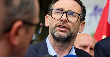 Obajtek przyłapany na niekonsekwencji. Padło też pytanie o zęby