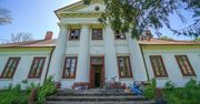 Rożnów: Niedostępny dwór nad Jeziorem Rożnowskim zachwyca wnętrzem